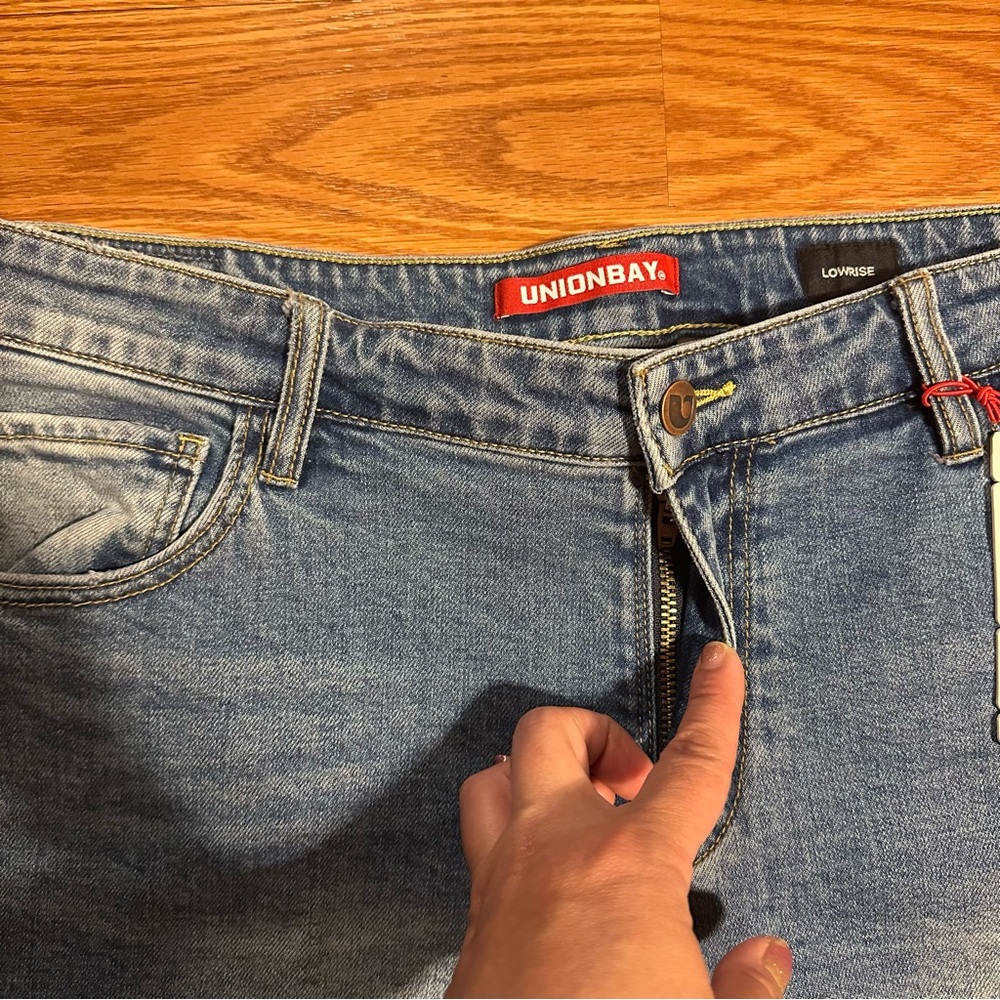 NWT UNIONBAY Jean Shorts with decorative pockets size 13/31 - Picture 2 of 6